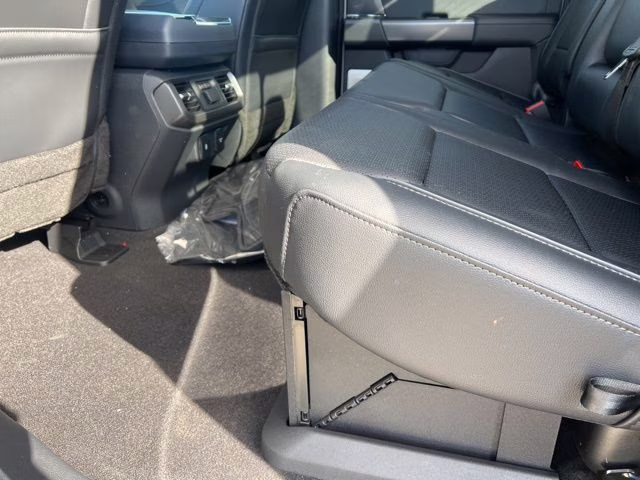 2026 Avalanche Ford F-150 Lariat 4X4 Truck