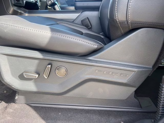 2026 Avalanche Ford F-150 Lariat 4X4 Truck