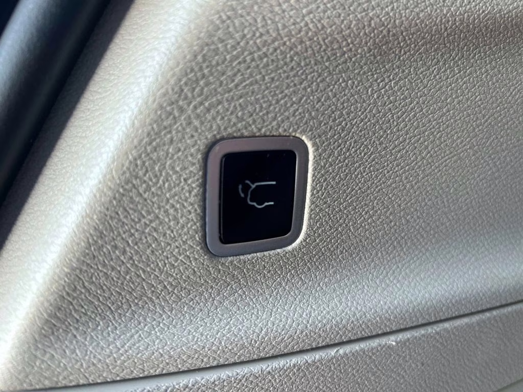 2024 Bright White Clearcoat Chrysler Pacifica Touring L FWD Van