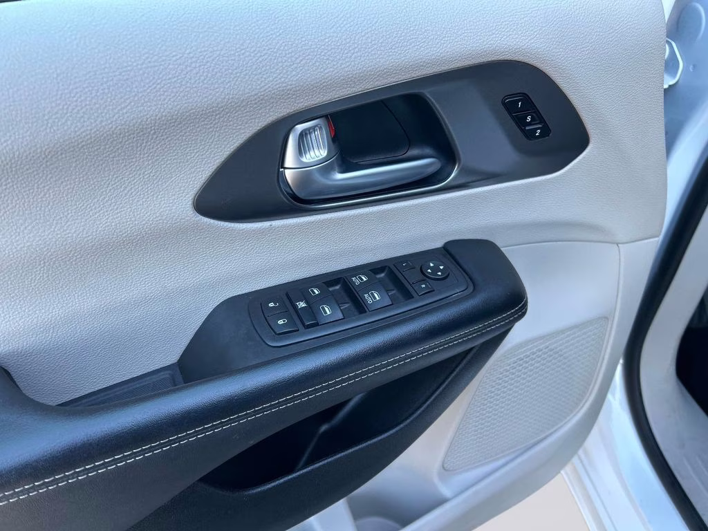 2024 Bright White Clearcoat Chrysler Pacifica Touring L FWD Van