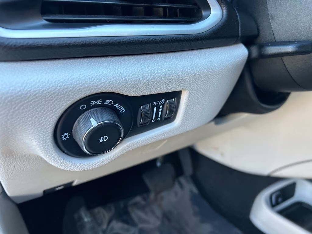 2024 Bright White Clearcoat Chrysler Pacifica Touring L FWD Van