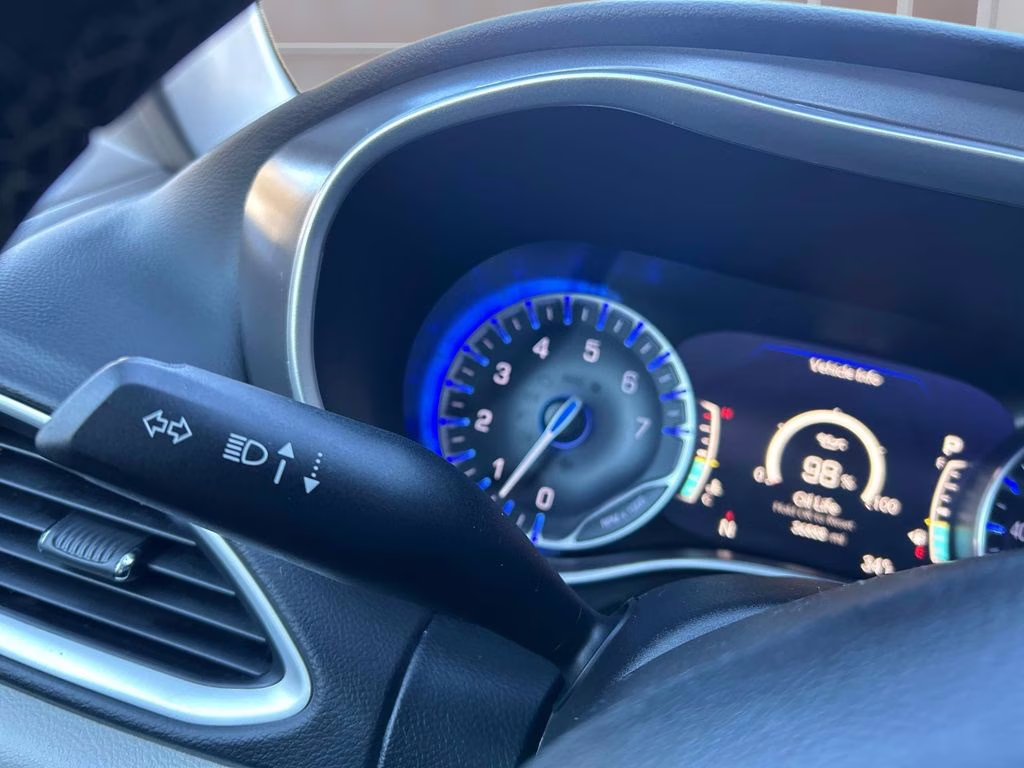 2024 Bright White Clearcoat Chrysler Pacifica Touring L FWD Van