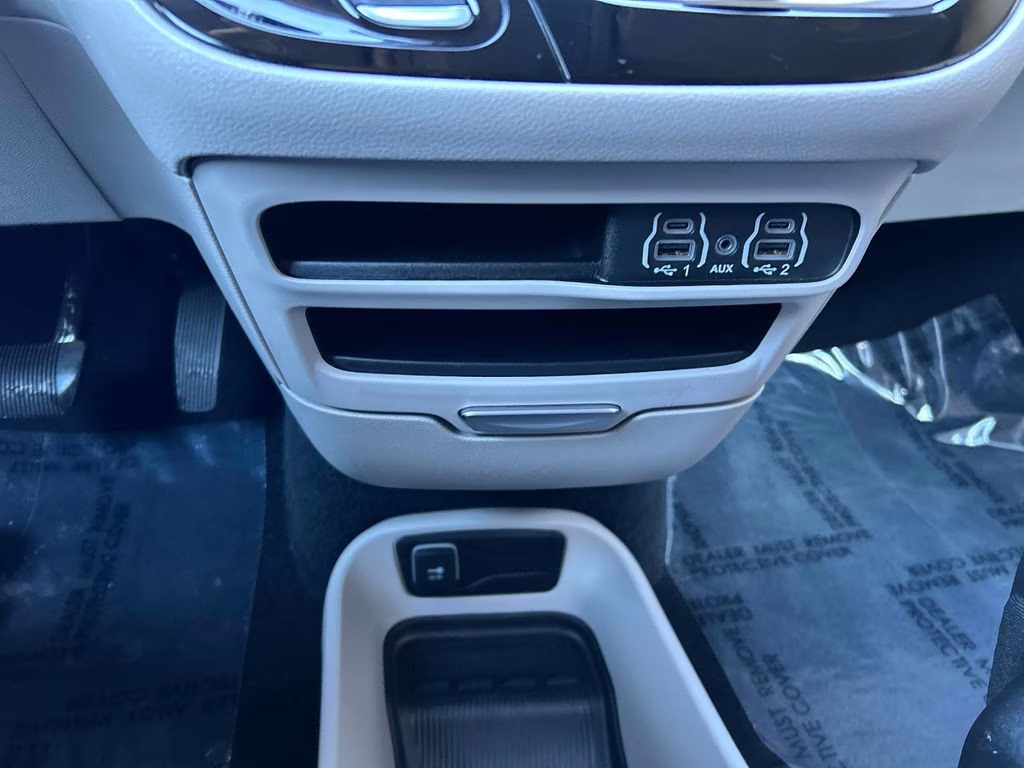 2024 Bright White Clearcoat Chrysler Pacifica Touring L FWD Van