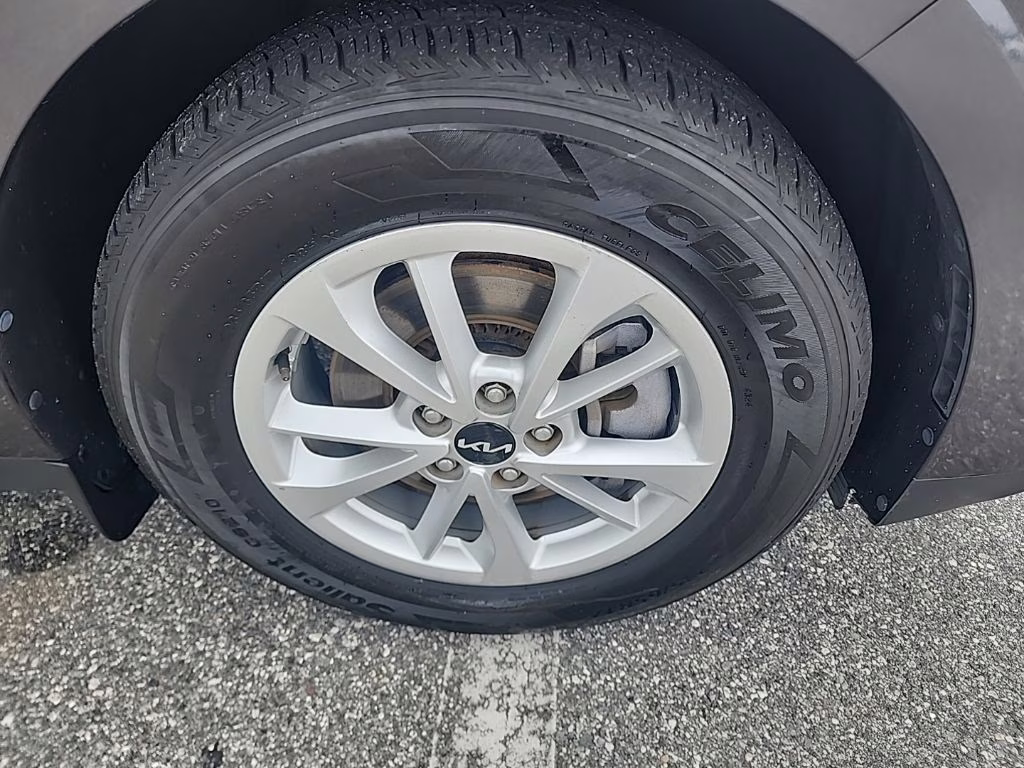 2022 Black Kia Carnival LX FWD Van