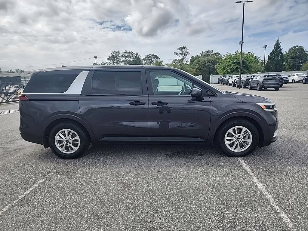 2022 Black Kia Carnival LX FWD Van