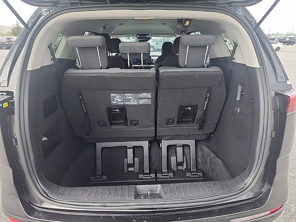 2022 Black Kia Carnival LX FWD Van