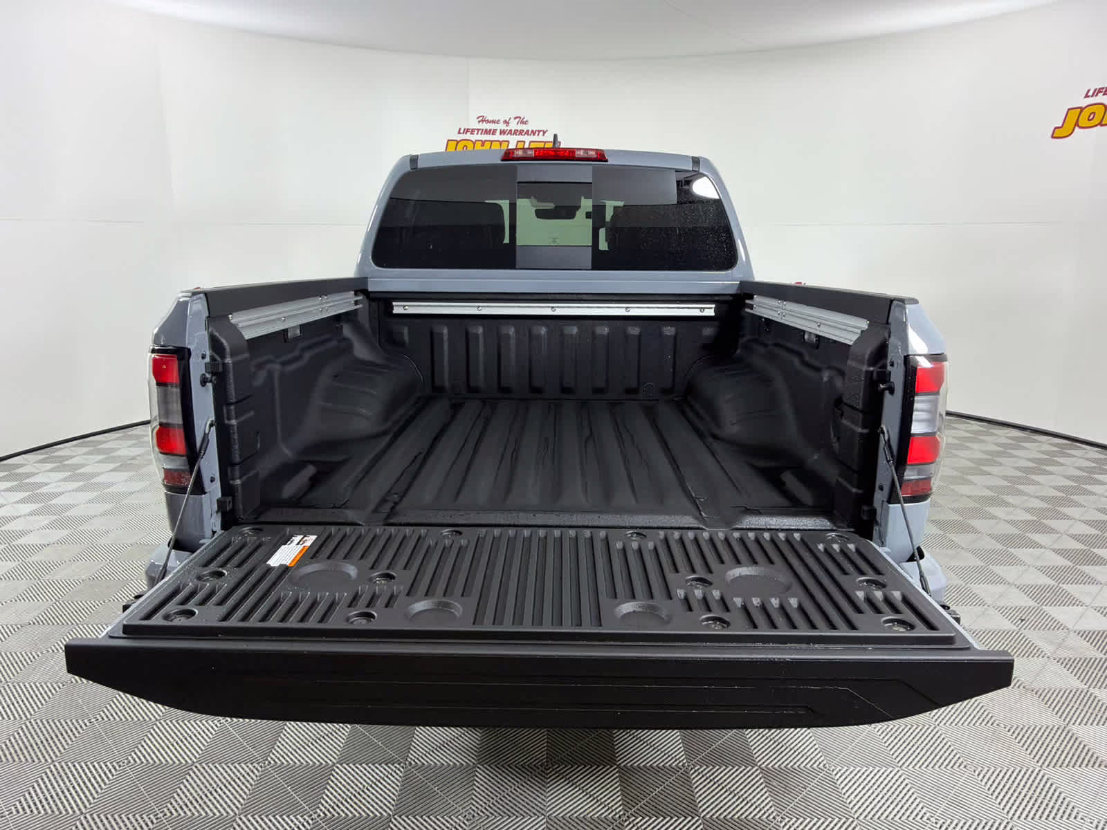 2026 Boulder Gray Pearl Nissan Frontier PRO-4X w/R Package 4X4 Truck