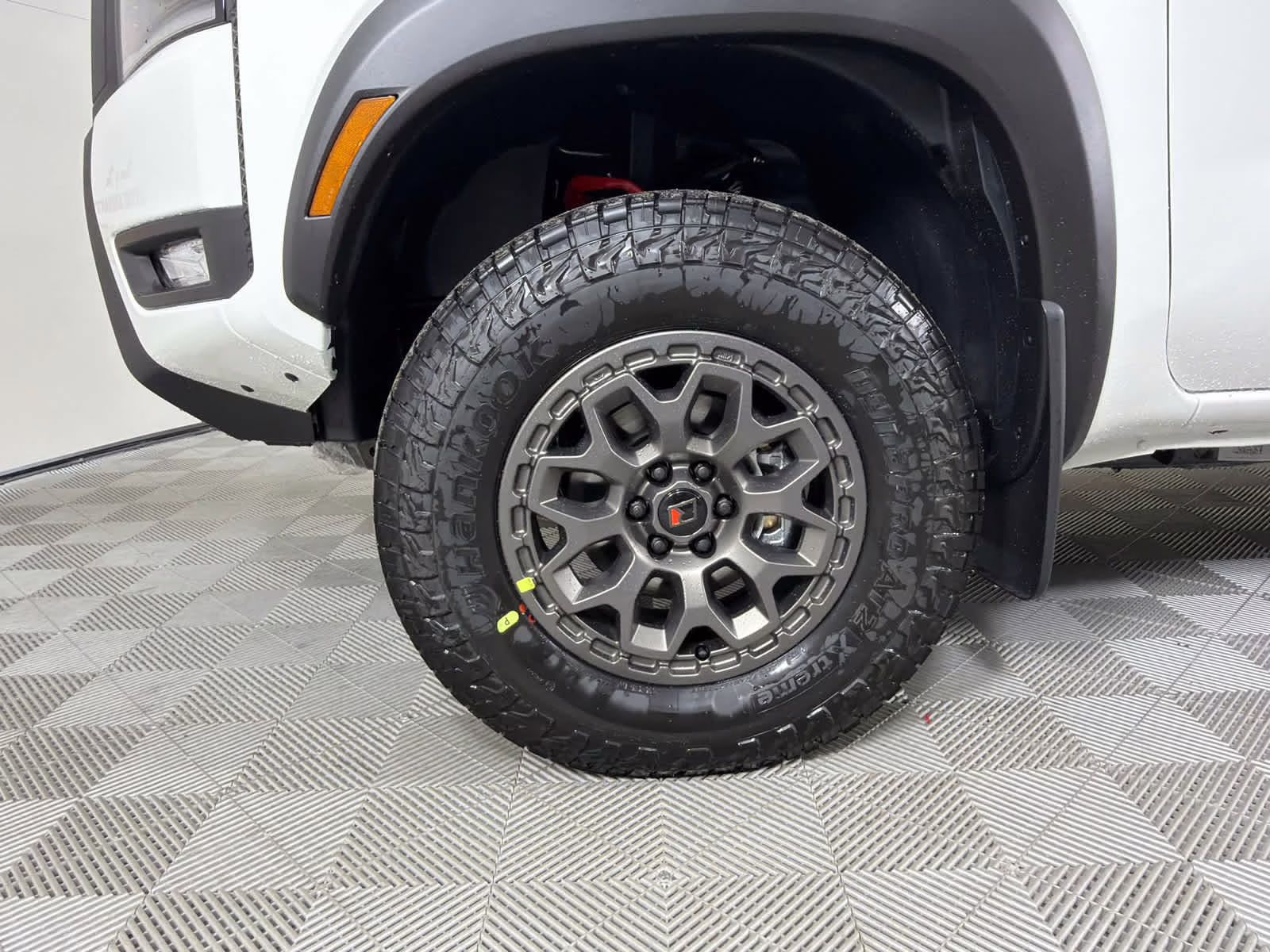 2026 Glacier White Nissan Frontier PRO-4X w/R Package 4X4 Truck