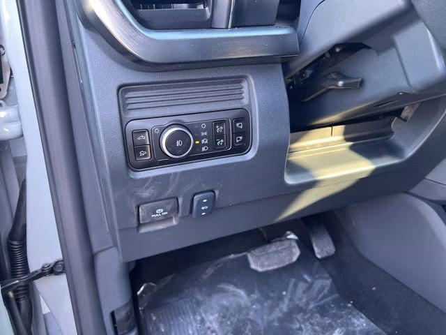 2026 Avalanche Ford Super Duty F-250 SRW Lariat 4X4 Truck