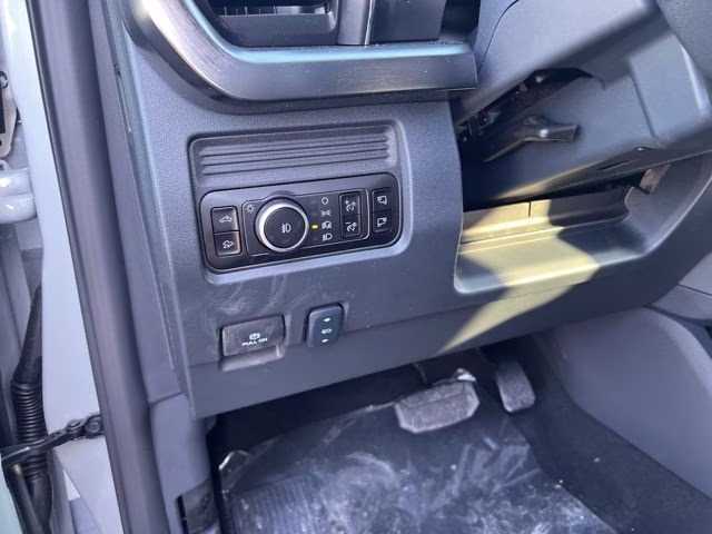 2026 Avalanche Ford Super Duty F-250 SRW Lariat 4X4 Truck