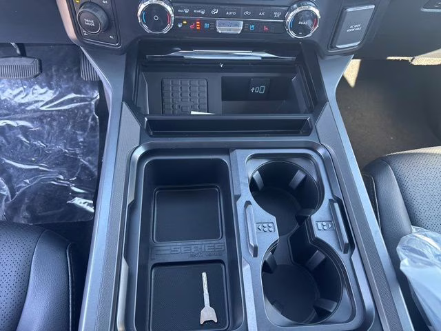 2026 Avalanche Ford Super Duty F-350 SRW Lariat 4X4 Truck