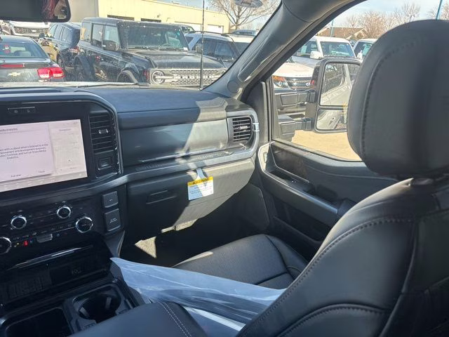 2026 Avalanche Ford Super Duty F-350 SRW Lariat 4X4 Truck