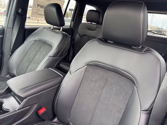 2026 Bright White Clearcoat Jeep Grand Cherokee Altitude RWD SUV