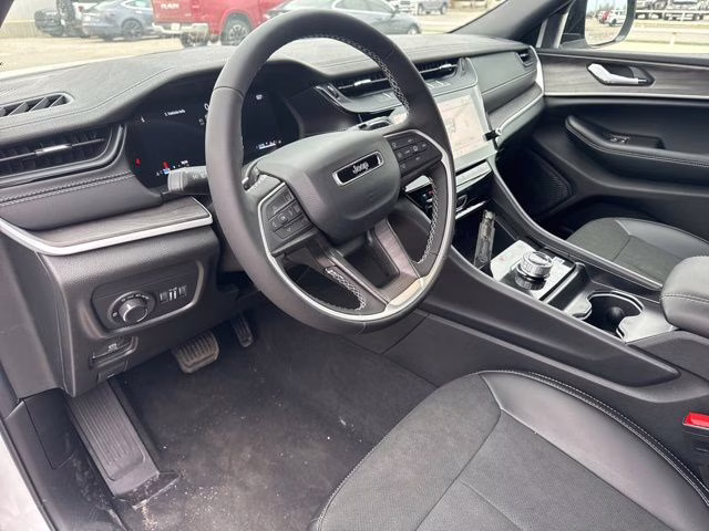 2026 Bright White Clearcoat Jeep Grand Cherokee Altitude RWD SUV