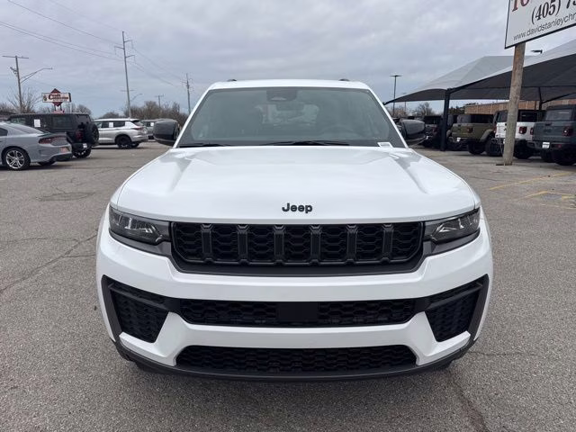 2026 Bright White Clearcoat Jeep Grand Cherokee Altitude RWD SUV