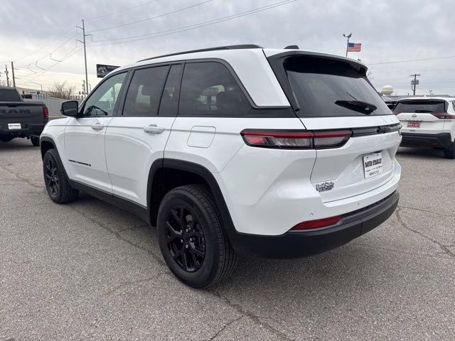 2026 Bright White Clearcoat Jeep Grand Cherokee Altitude RWD SUV