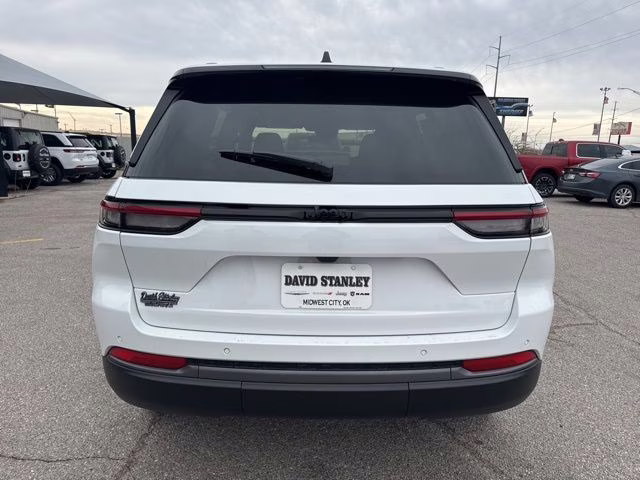 2026 Bright White Clearcoat Jeep Grand Cherokee Altitude RWD SUV