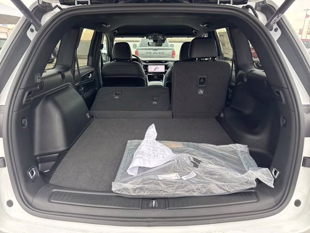 2026 Bright White Clearcoat Jeep Grand Cherokee Altitude RWD SUV