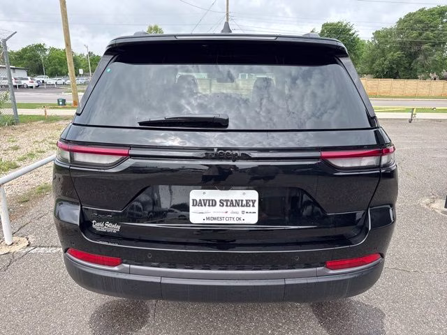 2026 Diamond Black Jeep Grand Cherokee Altitude 4X4 SUV