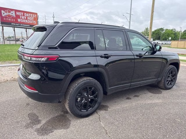 2026 Diamond Black Jeep Grand Cherokee Altitude 4X4 SUV