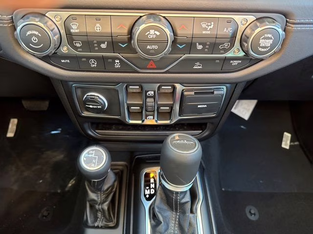 2026 Blue Pearl Jeep Gladiator Sahara 4X4 Truck