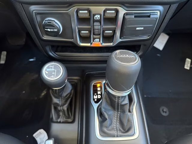 2026 Blue Pearl Jeep Gladiator Sahara 4X4 Truck