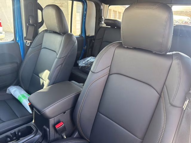 2026 Blue Pearl Jeep Gladiator Sahara 4X4 Truck