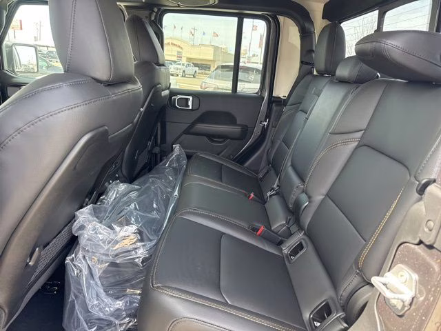 2026 Crystal Metallic Jeep Gladiator Sahara 4X4 Truck