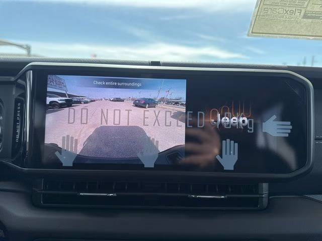 2026 Crystal Metallic Jeep Gladiator Sahara 4X4 Truck