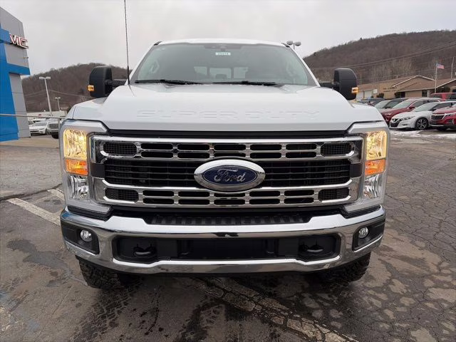 2026 Oxford White Ford Super Duty F-350 SRW XLT 4X4 Truck