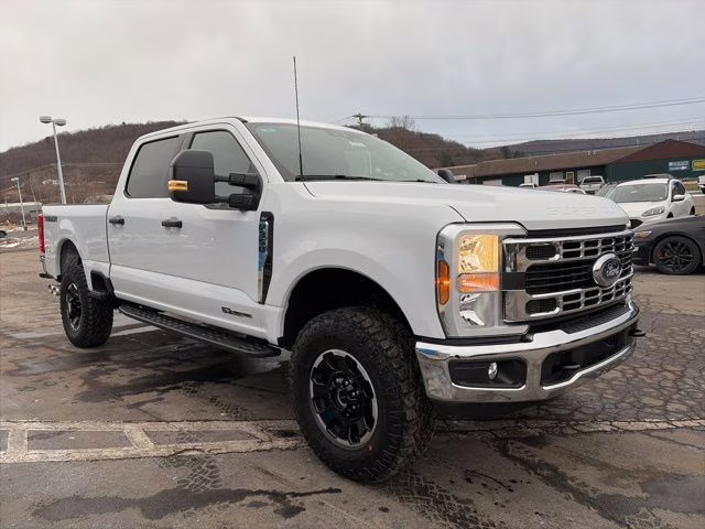 2026 Oxford White Ford Super Duty F-350 SRW XLT 4X4 Truck