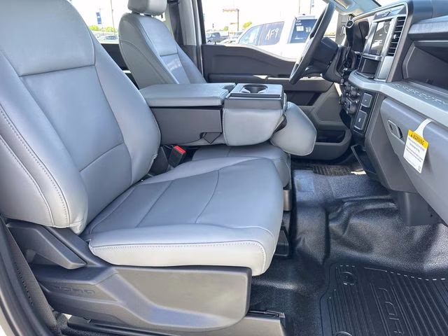 2026 Oxford White Ford Super Duty F-350 DRW XL 4X4 Chassis