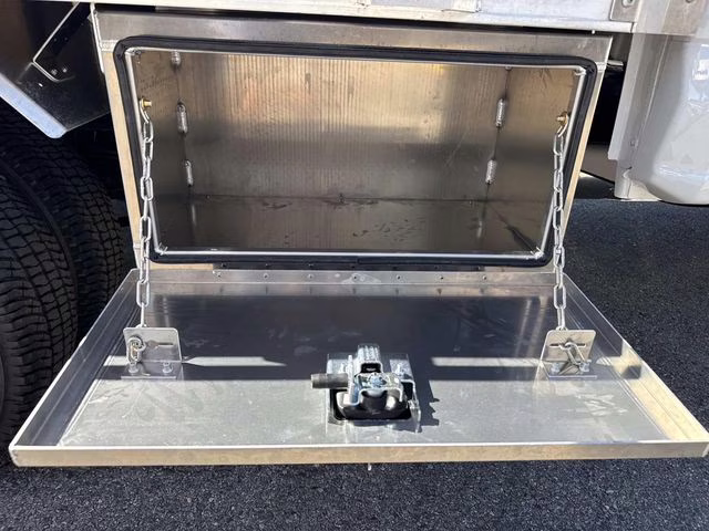 2026 Oxford White Ford Super Duty F-350 DRW XL 4X4 Chassis