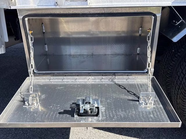 2026 Oxford White Ford Super Duty F-350 DRW XL 4X4 Chassis