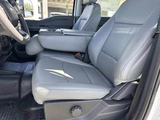 2026 Oxford White Ford Super Duty F-350 DRW XL 4X4 Chassis