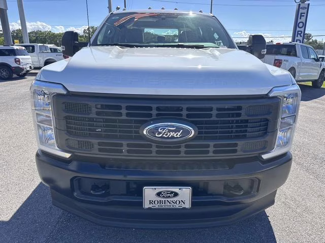 2026 Oxford White Ford Super Duty F-350 DRW XL 4X4 Chassis