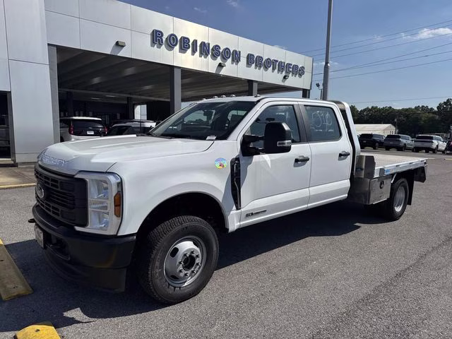 2026 Oxford White Ford Super Duty F-350 DRW XL 4X4 Chassis