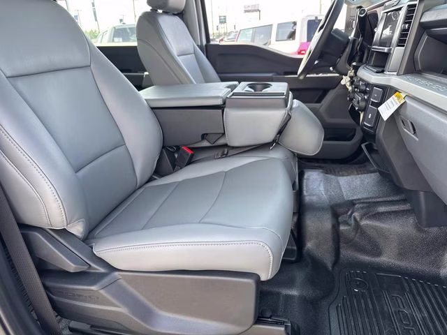 2026 Oxford White Ford Super Duty F-350 DRW XL 4X4 Chassis