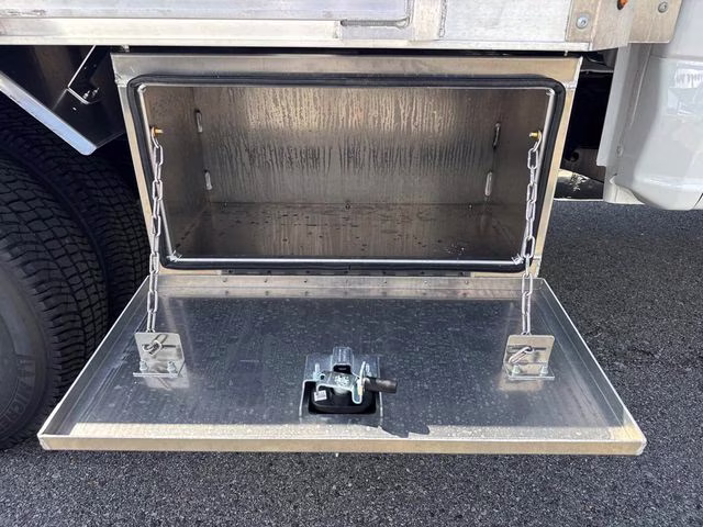 2026 Oxford White Ford Super Duty F-350 DRW XL 4X4 Chassis