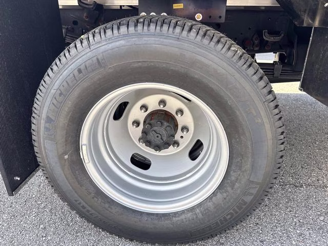 2026 Oxford White Ford Super Duty F-350 DRW XL 4X4 Chassis