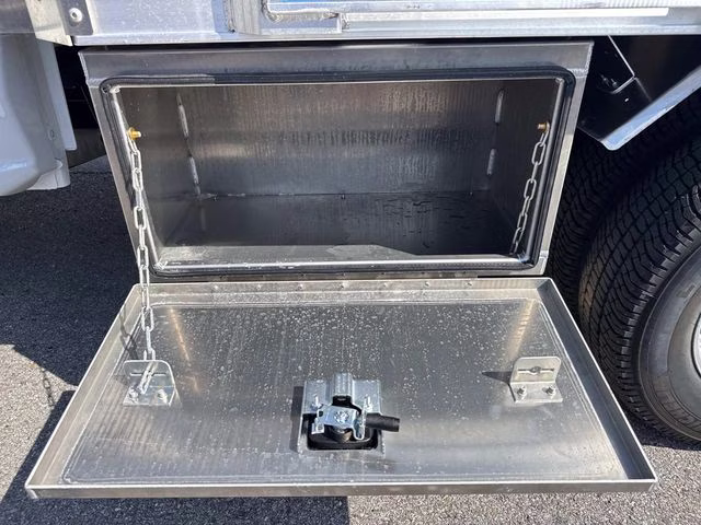 2026 Oxford White Ford Super Duty F-350 DRW XL 4X4 Chassis