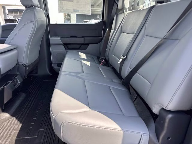2026 Oxford White Ford Super Duty F-350 DRW XL 4X4 Chassis
