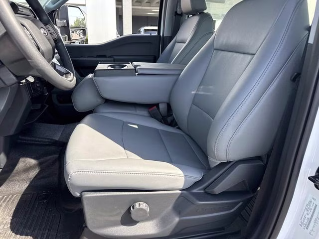2026 Oxford White Ford Super Duty F-350 DRW XL 4X4 Chassis
