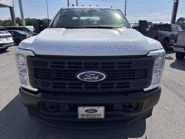 2026 Oxford White Ford Super Duty F-350 DRW XL 4X4 Chassis