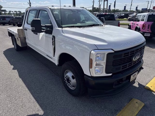 2026 Oxford White Ford Super Duty F-350 DRW XL 4X4 Chassis