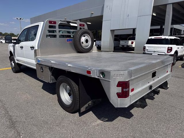 2026 Oxford White Ford Super Duty F-350 DRW XL 4X4 Chassis