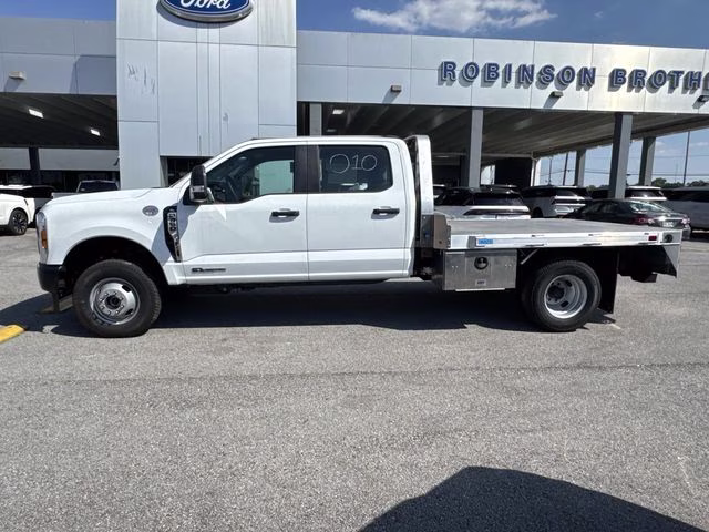 2026 Oxford White Ford Super Duty F-350 DRW XL 4X4 Chassis