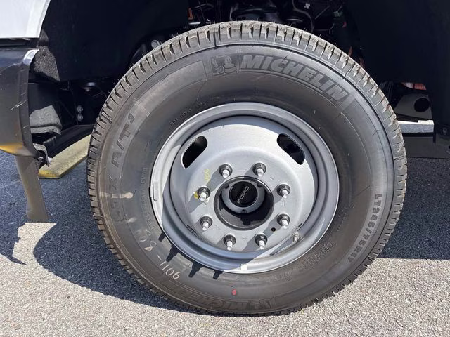 2026 Oxford White Ford Super Duty F-350 DRW XL 4X4 Chassis