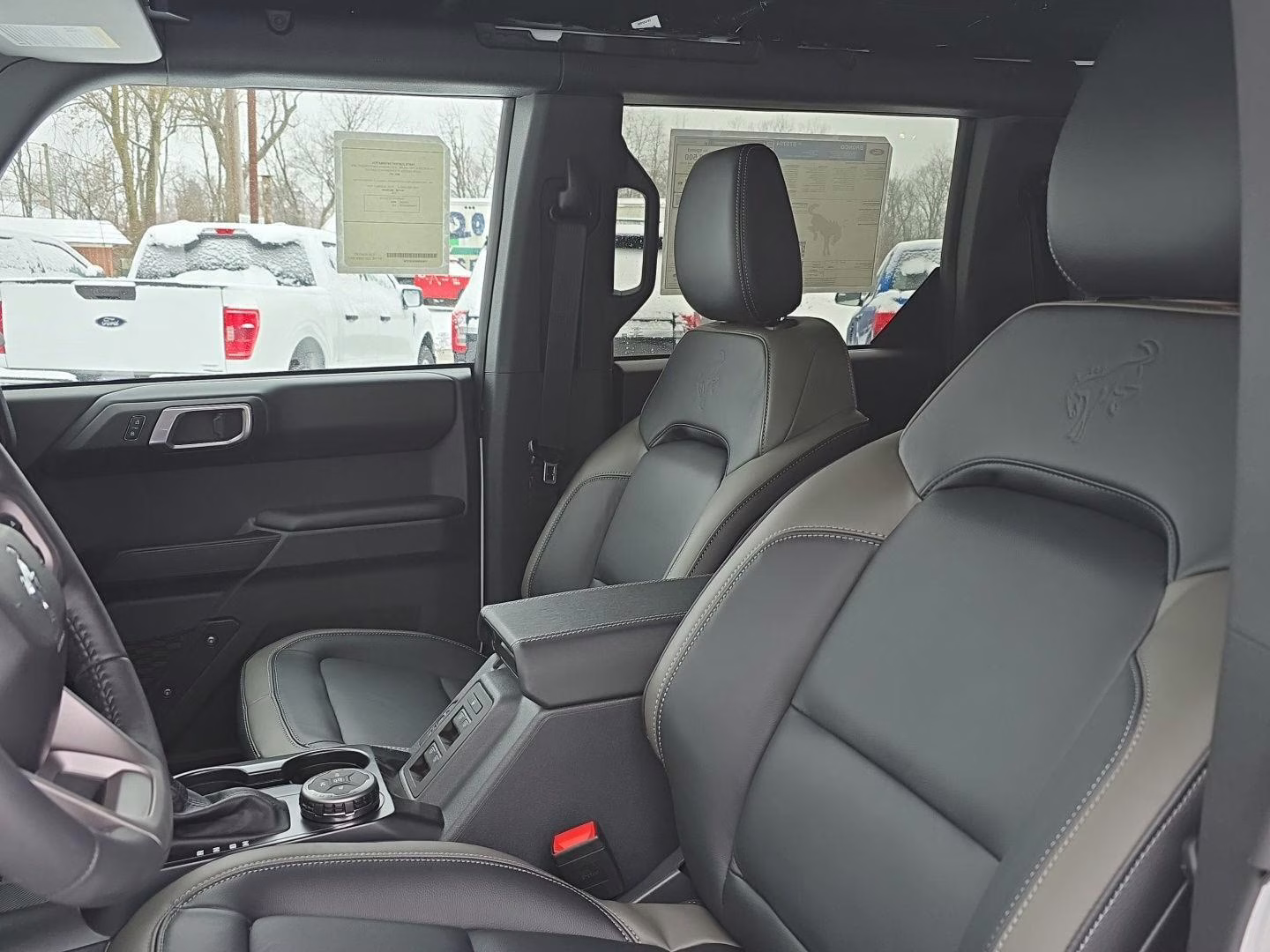 2025 Oxford White Ford Bronco Outer Banks 4X4 SUV