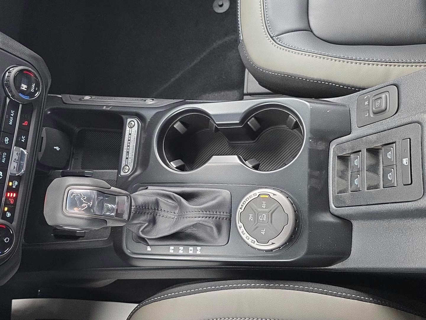 2025 Oxford White Ford Bronco Outer Banks 4X4 SUV